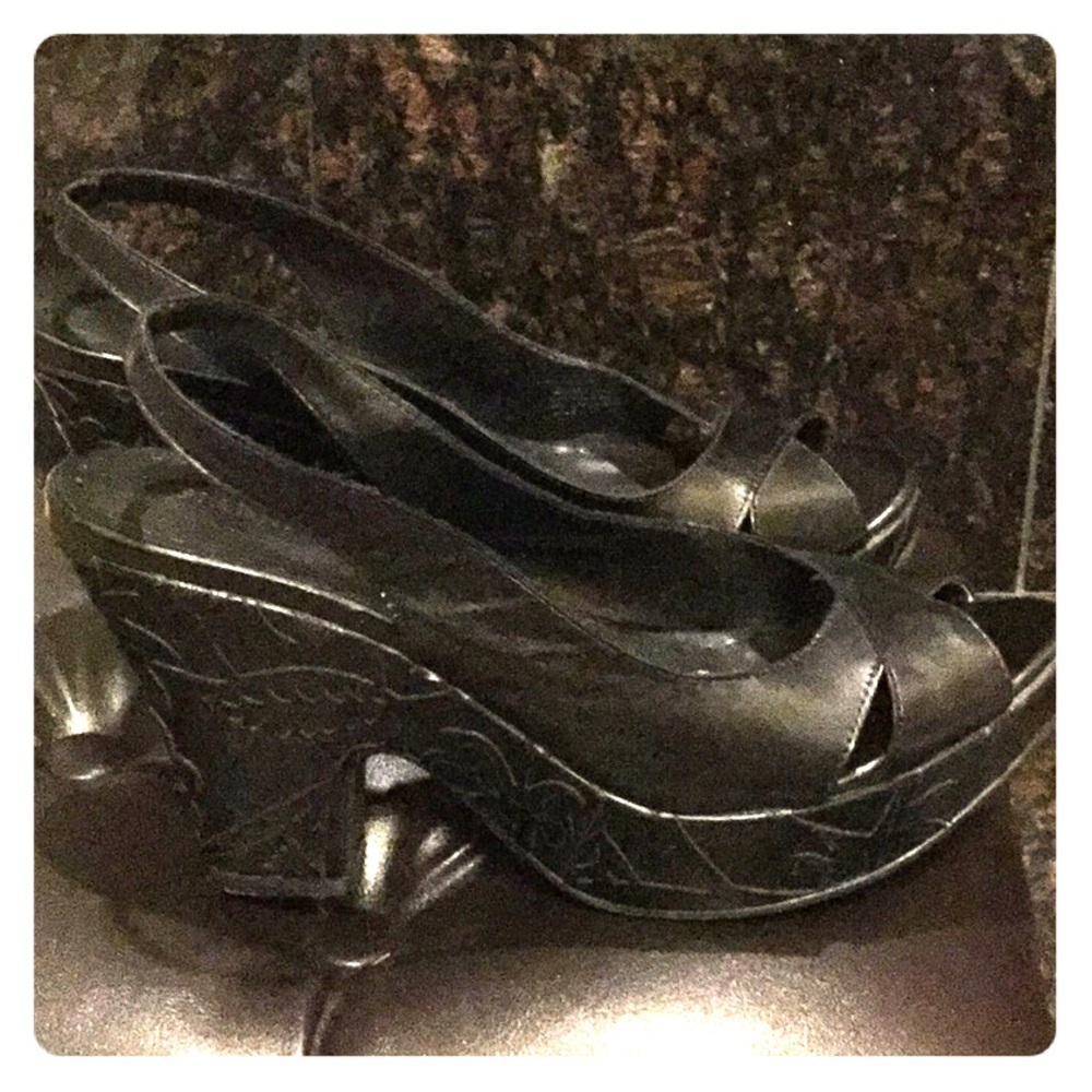 Gianni Bini Decorative Wedges